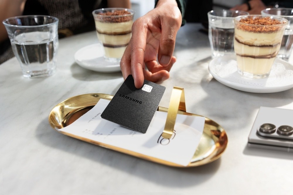 Samsung Wallet演示画面 - 显示USDC稳定币